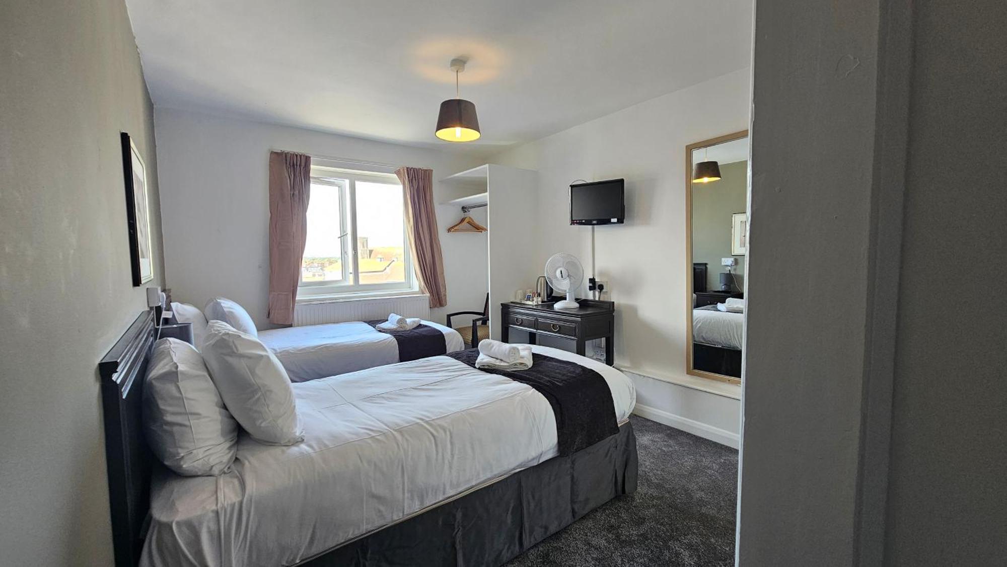 The Strand Hotel Eastbourne Bagian luar foto