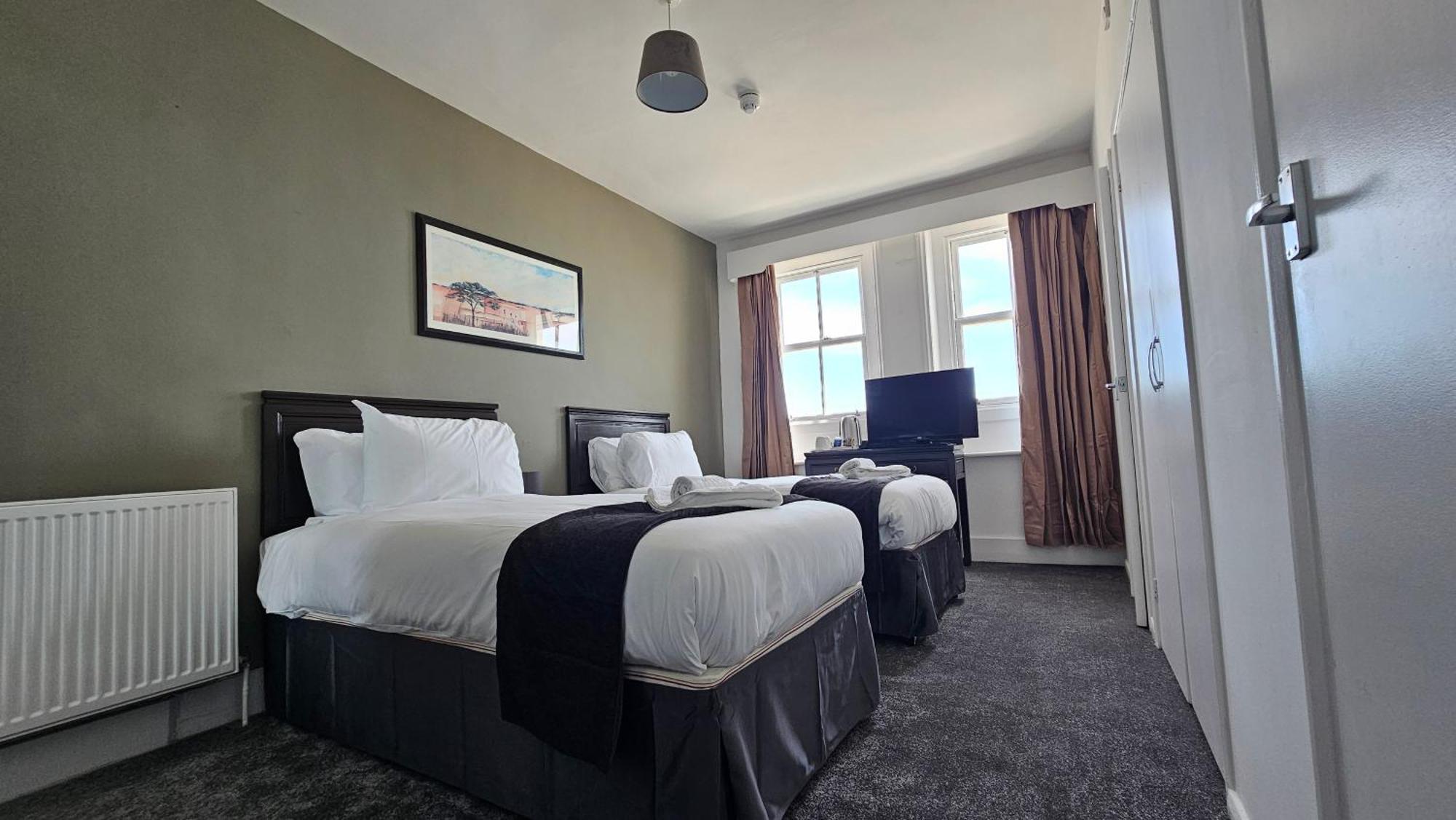 The Strand Hotel Eastbourne Bagian luar foto