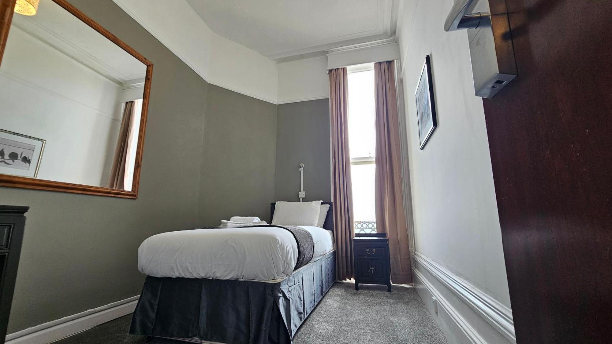 The Strand Hotel Eastbourne Bagian luar foto