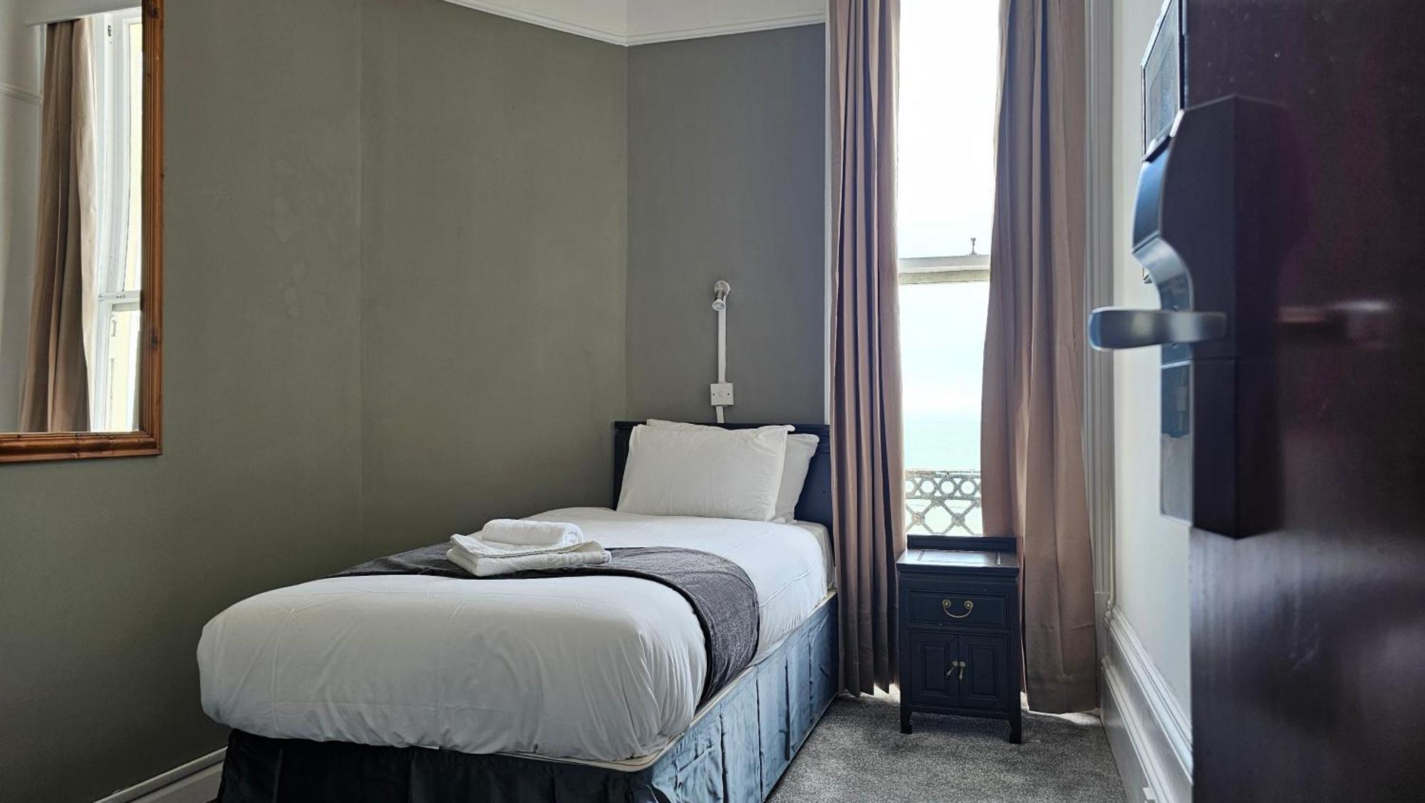 The Strand Hotel Eastbourne Bagian luar foto