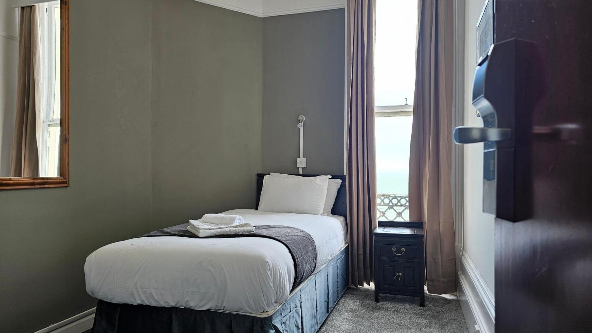 The Strand Hotel Eastbourne Bagian luar foto