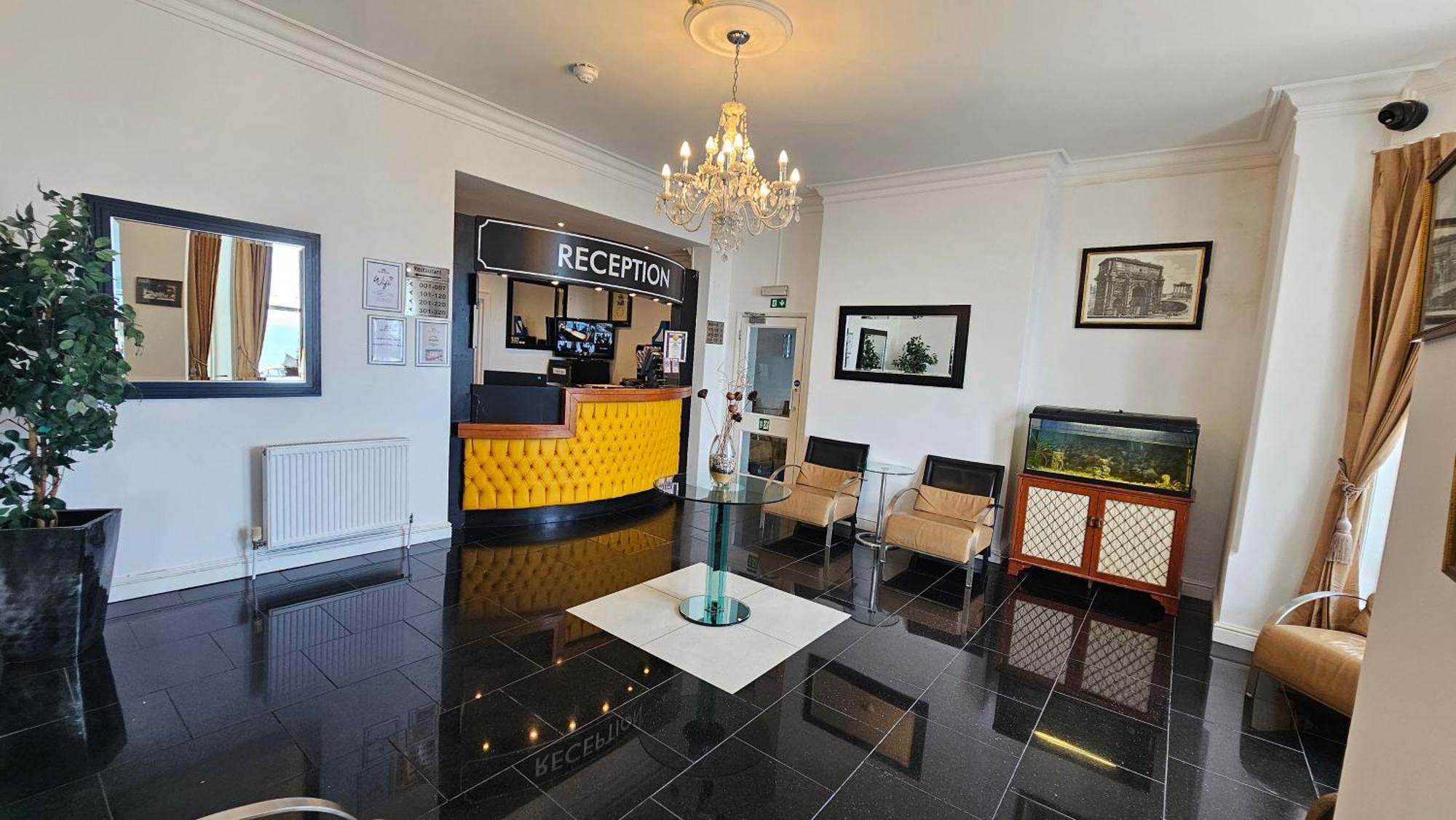 The Strand Hotel Eastbourne Bagian luar foto