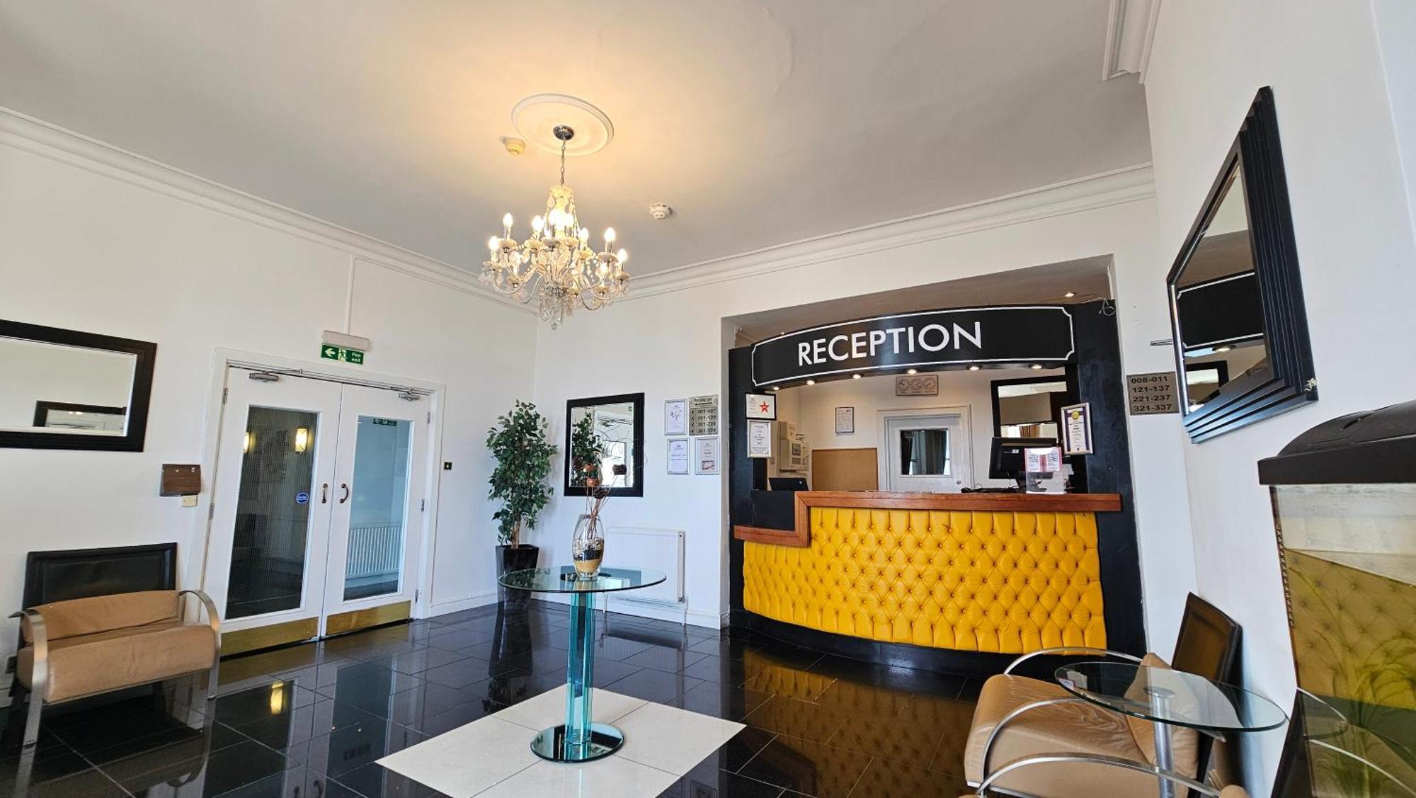 The Strand Hotel Eastbourne Bagian luar foto